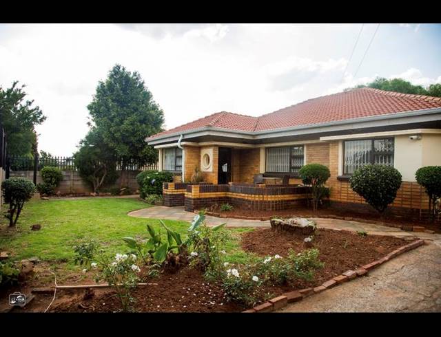 3 BEDROOM HOUSE FOR SALE IN PRIMROSE HILL